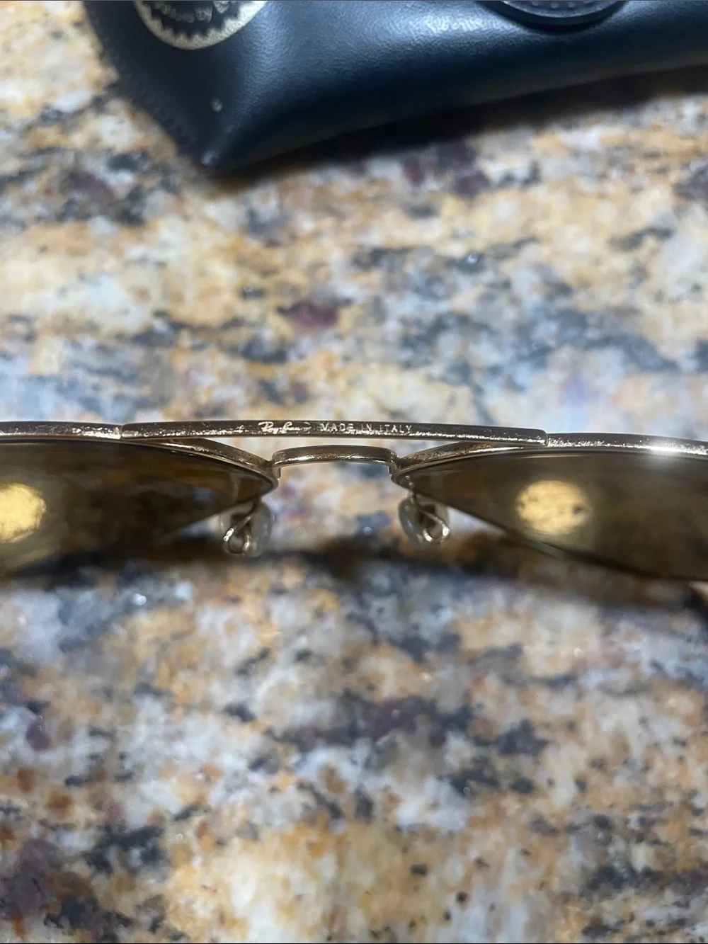 Ray-Ban Men’s Aviator Sunglasses- polarized- Gold Frame with Traditional Lenses